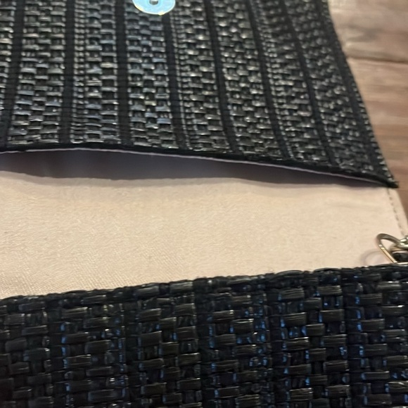 The Limited Basket Weave Mini Purse - Picture 4 of 7